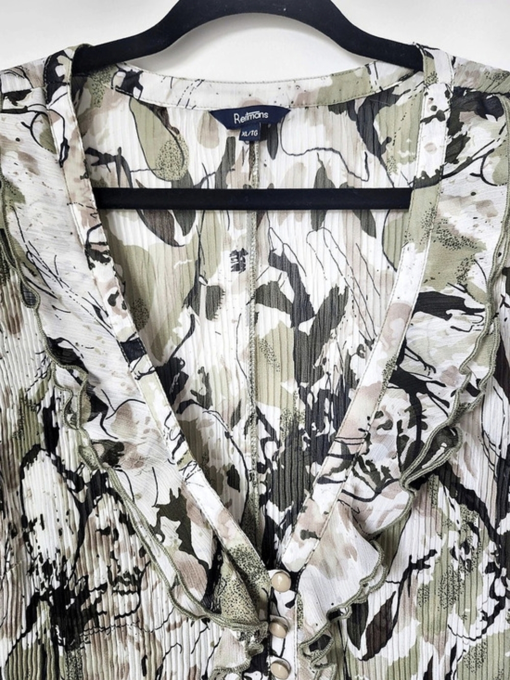 Green & Whitr Abstract Short Sleeve Blouse - Picture 4 of 8